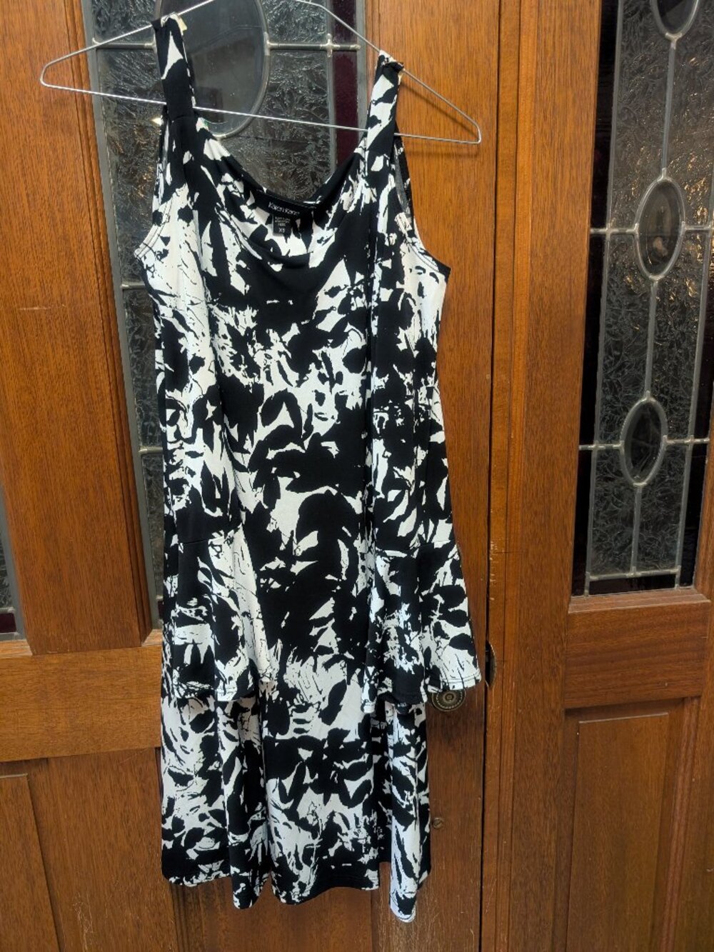 Womens black/white cold shoulder dress, size XSmall